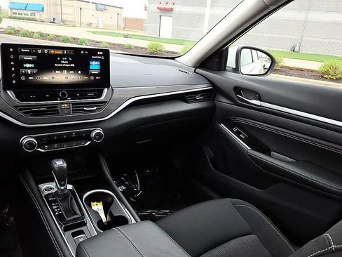 Used 2023 Nissan Altima 2.5 SV w/ SV Premium Package AWD/4WD image 23