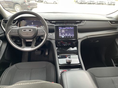 Used 2023 Jeep Grand Cherokee L Laredo image 14