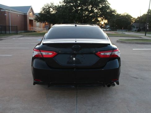 Used 2020 Toyota Camry SE image 12