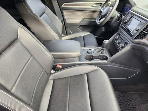 Used 2022 Volkswagen Atlas Cross Sport SE image 19