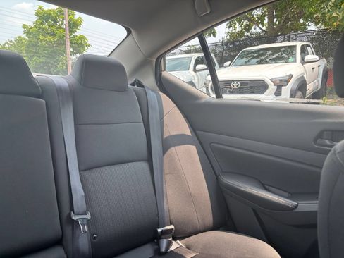 Used 2025 Nissan Altima 2.5 SV FWD image 32