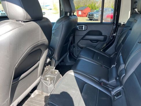 Used 2021 Jeep Gladiator Overland w/ Popular Equipment Package AWD/4WD image 15