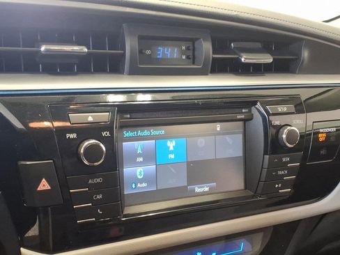 Used 2015 Toyota Corolla LE FWD image 13