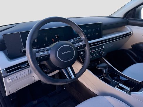 Used 2025 Hyundai Tucson SE image 9