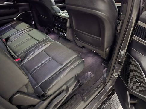 Used 2023 Jeep Wagoneer L Series III w/ Preferred Equipment Group image 37