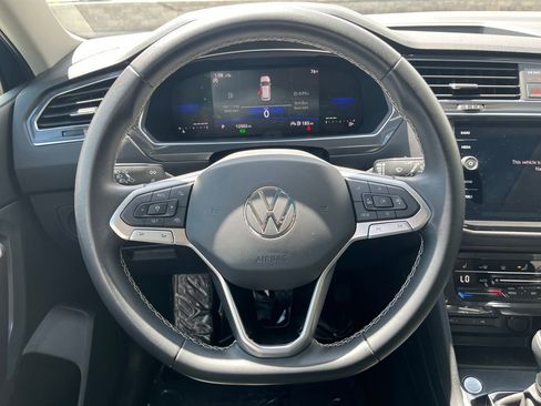 Certified 2023 Volkswagen Tiguan SE w/ Panoramic Sunroof Package AWD/4WD image 24