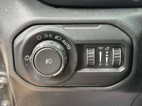 Used 2020 Jeep Wrangler Unlimited Sahara AWD/4WD image 18