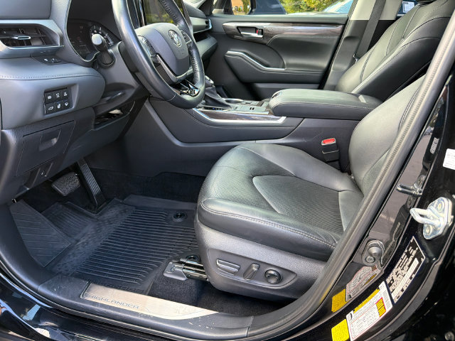 Used 2021 Toyota Highlander Limited FWD image 9