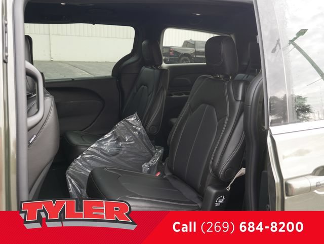 New 2027 Chrysler Pacifica Select FWD image 40