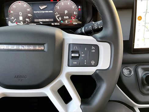 Used 2025 Land Rover Defender 110 S image 12