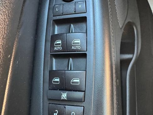 Used 2021 Jeep Grand Cherokee Laredo AWD/4WD image 23