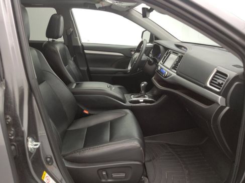 Used 2019 Toyota Highlander XLE image 21