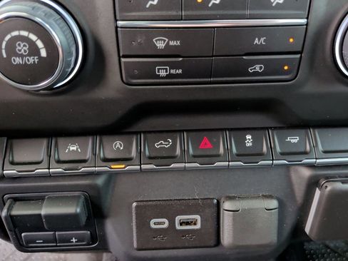 Used 2024 Chevrolet Silverado 1500 Custom image 24