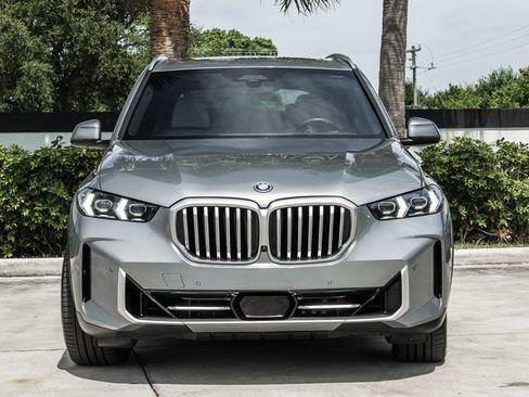 Used 2025 BMW X5 xDrive50e w/ Executive Package AWD/4WD image 12