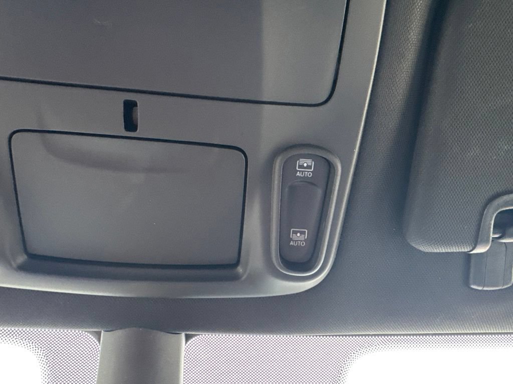 Used 2025 Chrysler Pacifica Limited FWD image 25
