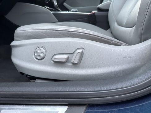 Used 2017 Audi A3 e-tron Prestige image 16