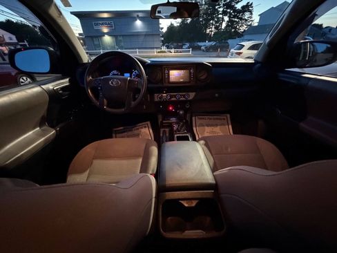 Used 2016 Toyota Tacoma SR AWD/4WD image 10