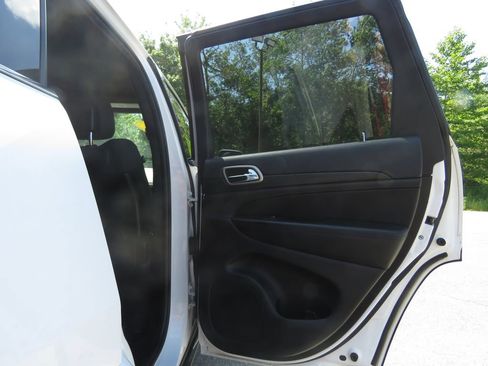 Used 2015 Jeep Grand Cherokee Laredo w/ Quick Order Package 23E AWD/4WD image 14