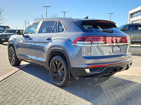 Certified 2024 Volkswagen Atlas Cross Sport SE image 2