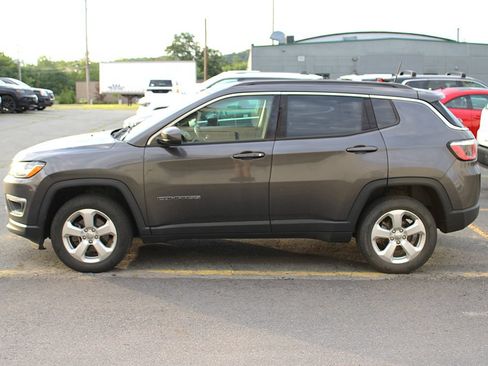 Certified 2018 Jeep Compass Latitude w/ Popular Equipment Group AWD/4WD image 3