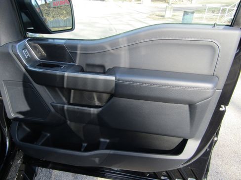 Certified 2022 Ford F150 XLT w/ Equipment Group 302A High image 16