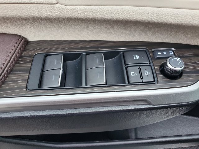 Used 2024 Toyota Sienna Platinum FWD image 19
