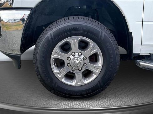 Used 2024 RAM 2500 Big Horn image 32