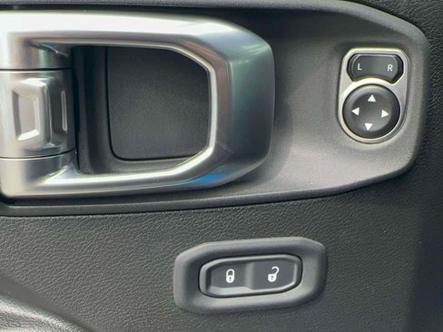 Used 2024 Jeep Wrangler Unlimited AWD/4WD image 15