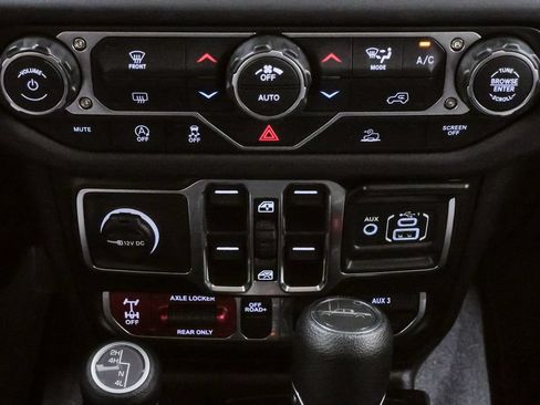 Used 2026 Jeep Gladiator Mojave AWD/4WD image 17
