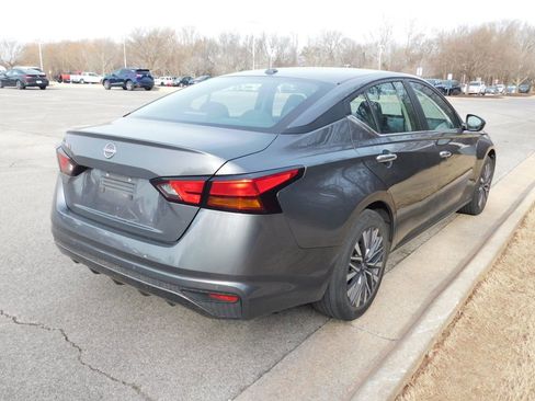 Used 2025 Nissan Altima 2.5 SV image 4