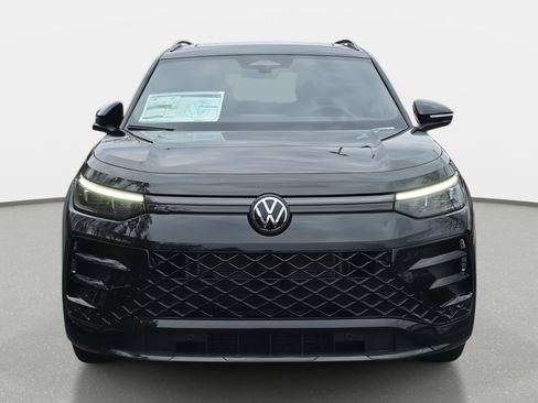 New 2026 Volkswagen Tiguan SE R-Line image 8