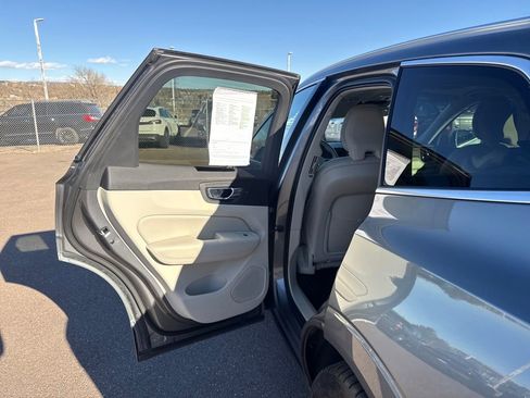 Used 2019 Volvo XC60 T5 Inscription image 16