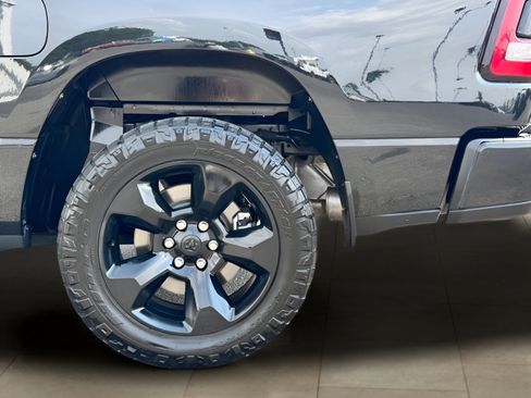 Used 2019 RAM 1500 Big Horn AWD/4WD image 38