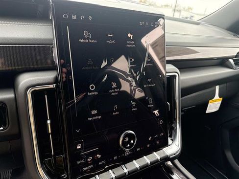 Used 2026 GMC Yukon XL Elevation image 23