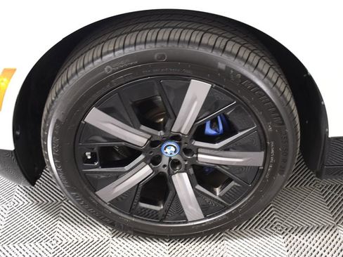 Used 2023 BMW iX xDrive50 w/ Sport Package AWD/4WD image 11