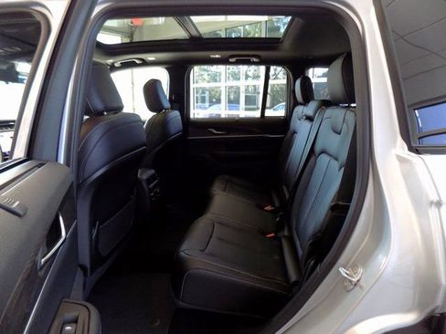 New 2025 Jeep Grand Cherokee Limited w/ Luxury Tech Group II RWD image 32