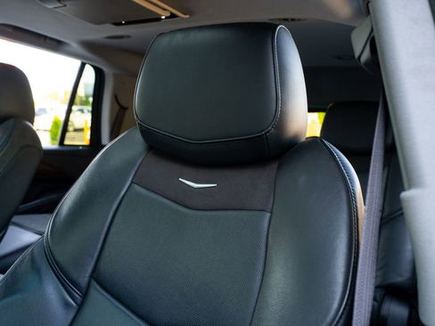 Used 2017 Cadillac Escalade Premium Luxury AWD/4WD image 35