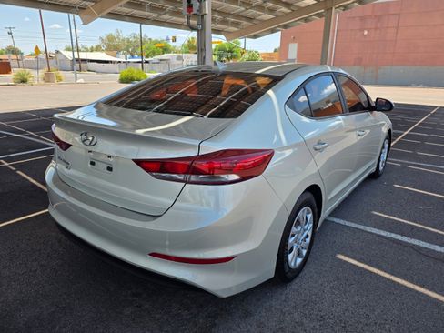 Used 2017 Hyundai Elantra SE FWD image 5