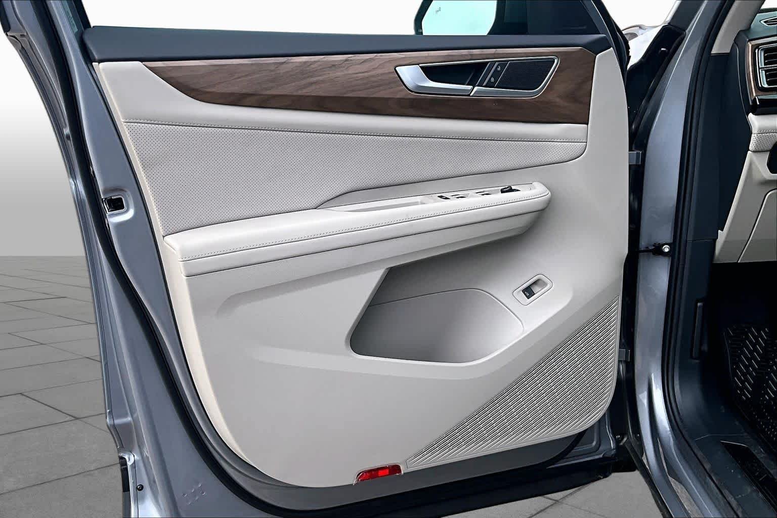 New 2026 Volkswagen Atlas SE FWD image 10
