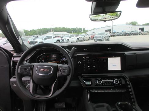New 2026 GMC Sierra 2500 AT4 w/ AT4 Premium Plus Package AWD/4WD image 17