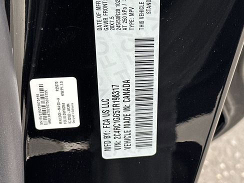 New 2026 Chrysler Pacifica Limited w/ Uconnect Theater Family Group image 30