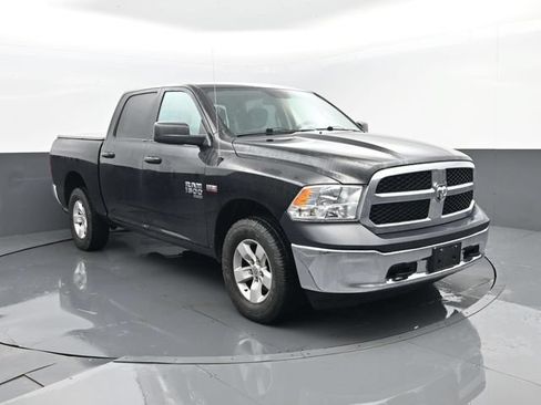 Used 2022 RAM 1500 4x4 Crew Cab Classic w/ Chrome Appearance Group image 3