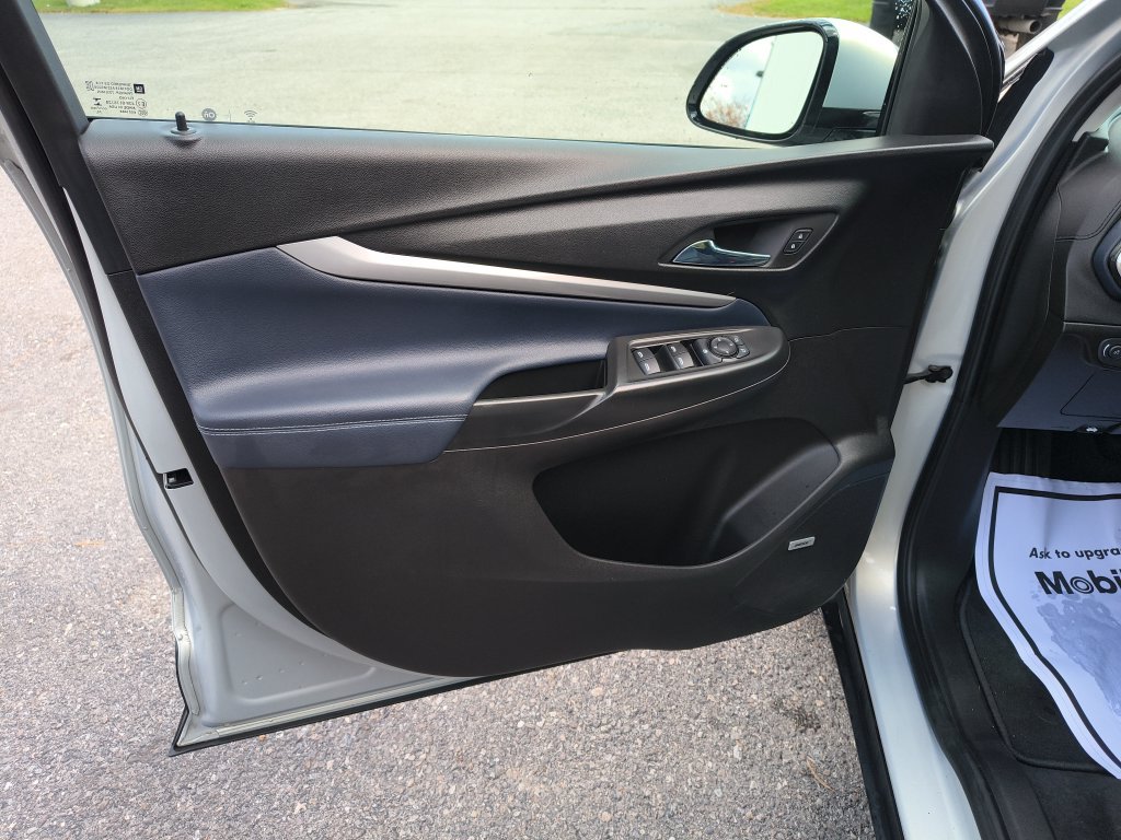 Used 2023 Chevrolet Bolt EUV Premier w/ Sun & Sound Package FWD image 10