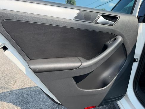 Used 2014 Volkswagen Jetta GLI Autobahn FWD image 16