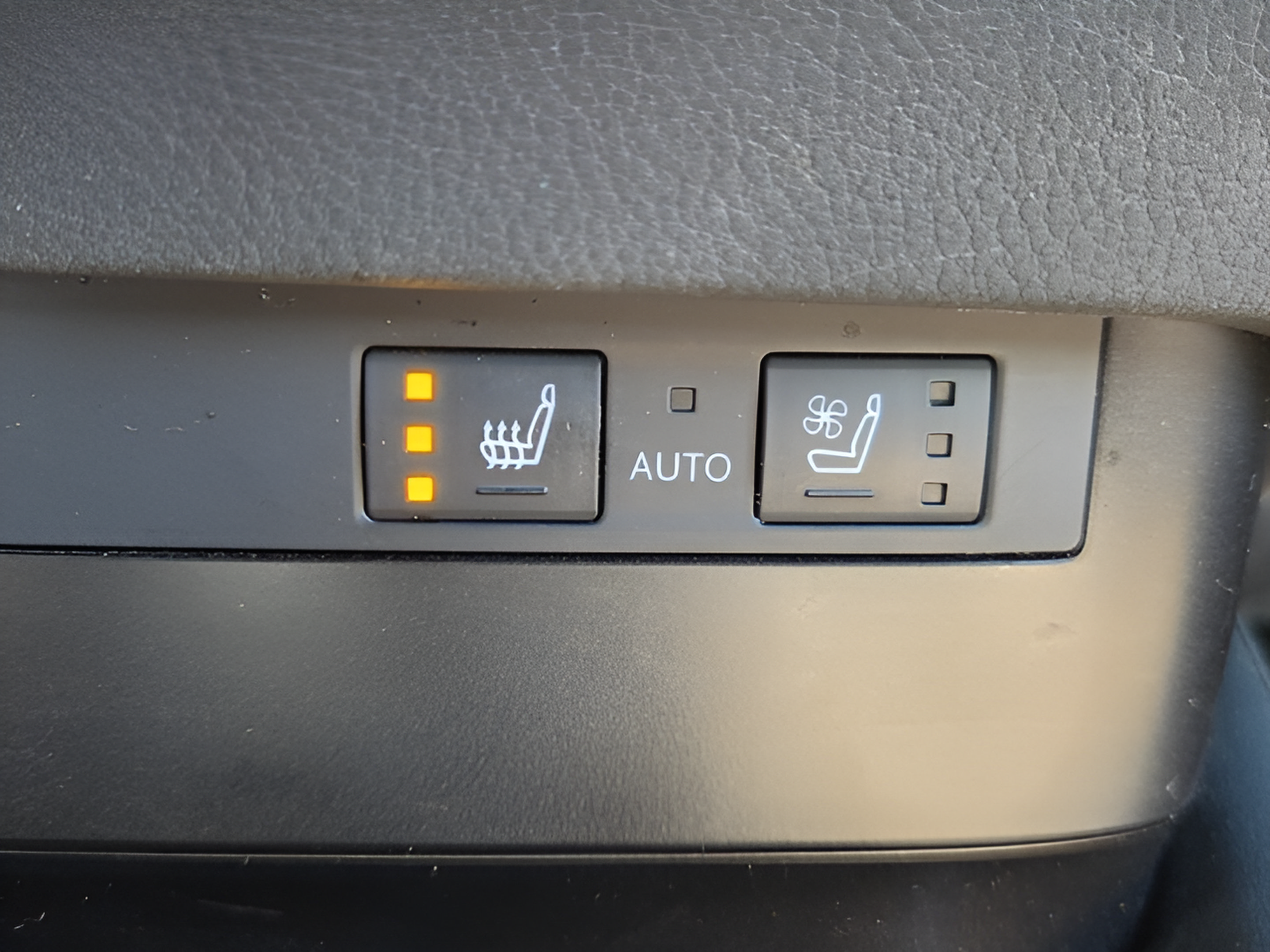 Certified 2023 Lexus ES 300h w/ Premium Package FWD image 19