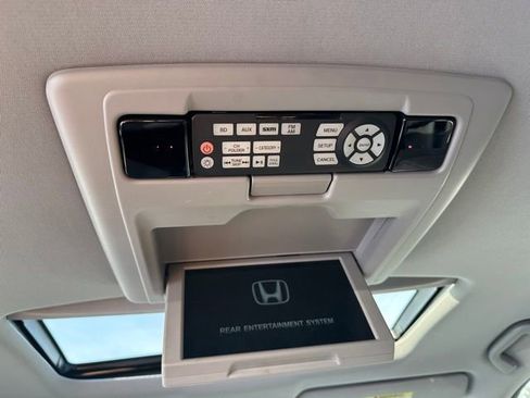 Used 2016 Honda Pilot Elite image 19