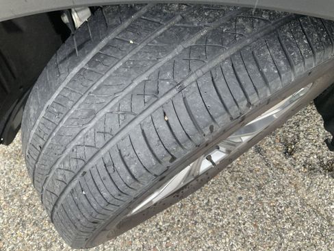 Used 2021 Ford Explorer XLT w/ Equipment Group 202A AWD/4WD image 17
