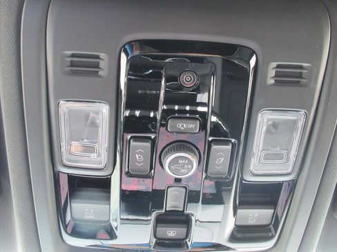 New 2026 GMC Yukon Elevation w/ Elevation Premium Package AWD/4WD image 34