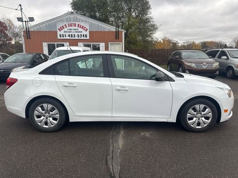 Used 2013 Chevrolet Cruze LS image 4