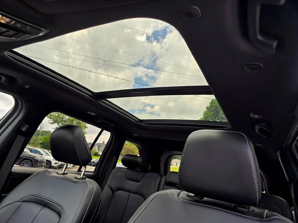 New 2026 Jeep Grand Cherokee Limited AWD/4WD image 13
